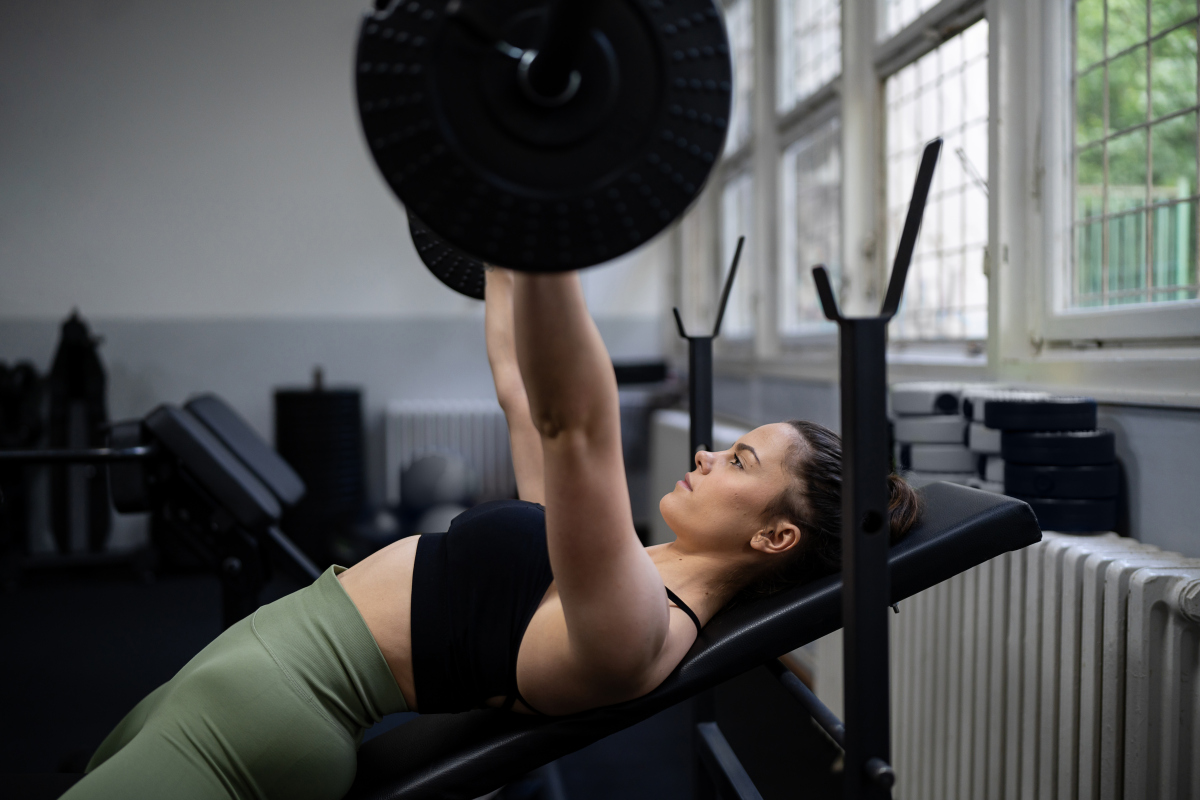 一小时高强度力量训练消耗多少卡路里？