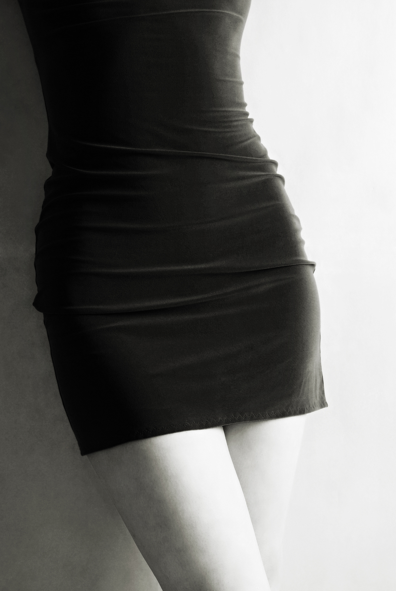 和大家分享描述一条质量好版型好的包臀裙