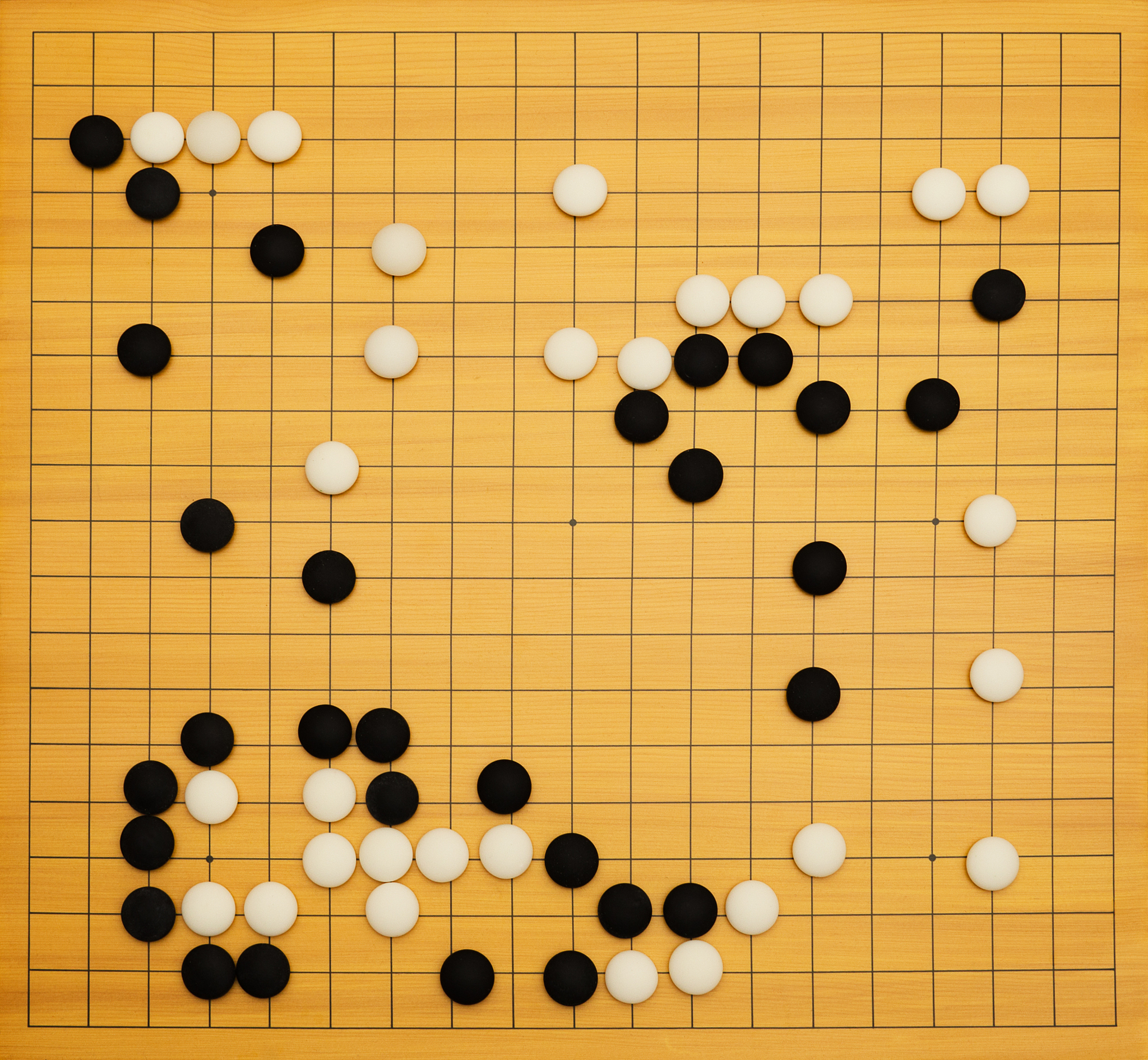 按照下面要求用C++生成一个五子棋游戏代码还得有人机对战、双人对战两种模式：2	详细设计：a	ChessBoard类：- 成员变量：二维数组存储棋盘信息。- 成员函数：绘制棋盘、获取棋盘信息等。b	 ChessPiece类：- 成员变量：棋子颜色、位置信息。- 成员函数：获取棋子信息、设置棋子信息等。c	 Player类：- 成员变量：玩家名称、执棋颜色。- 成员函数：获取玩家信息、设置玩家信息等