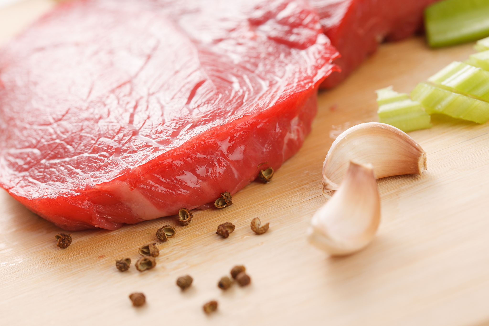 一斤肥肉和一斤瘦肉的体积，