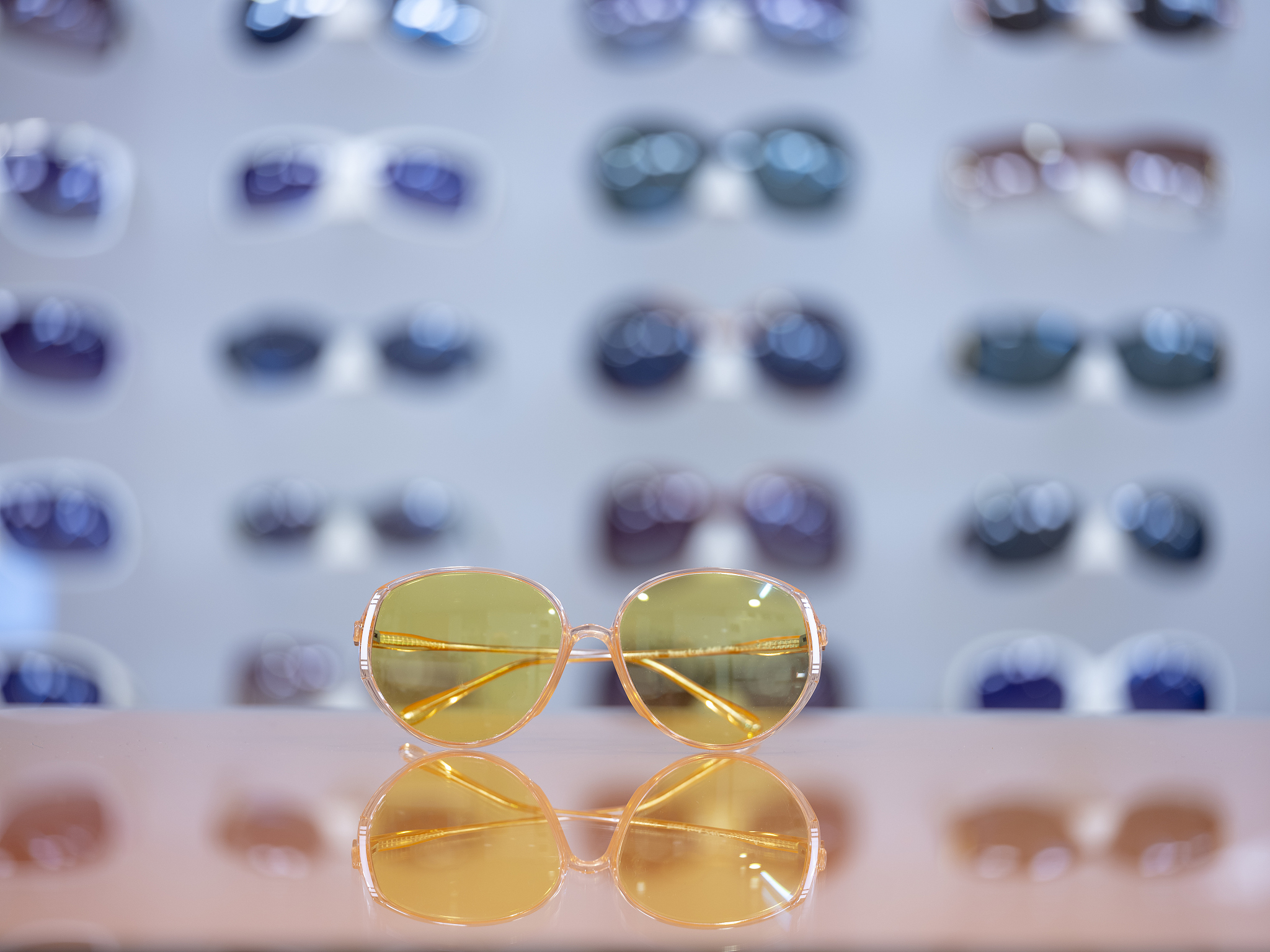 关于进行高度近视传统治疗方法的学者研究综述