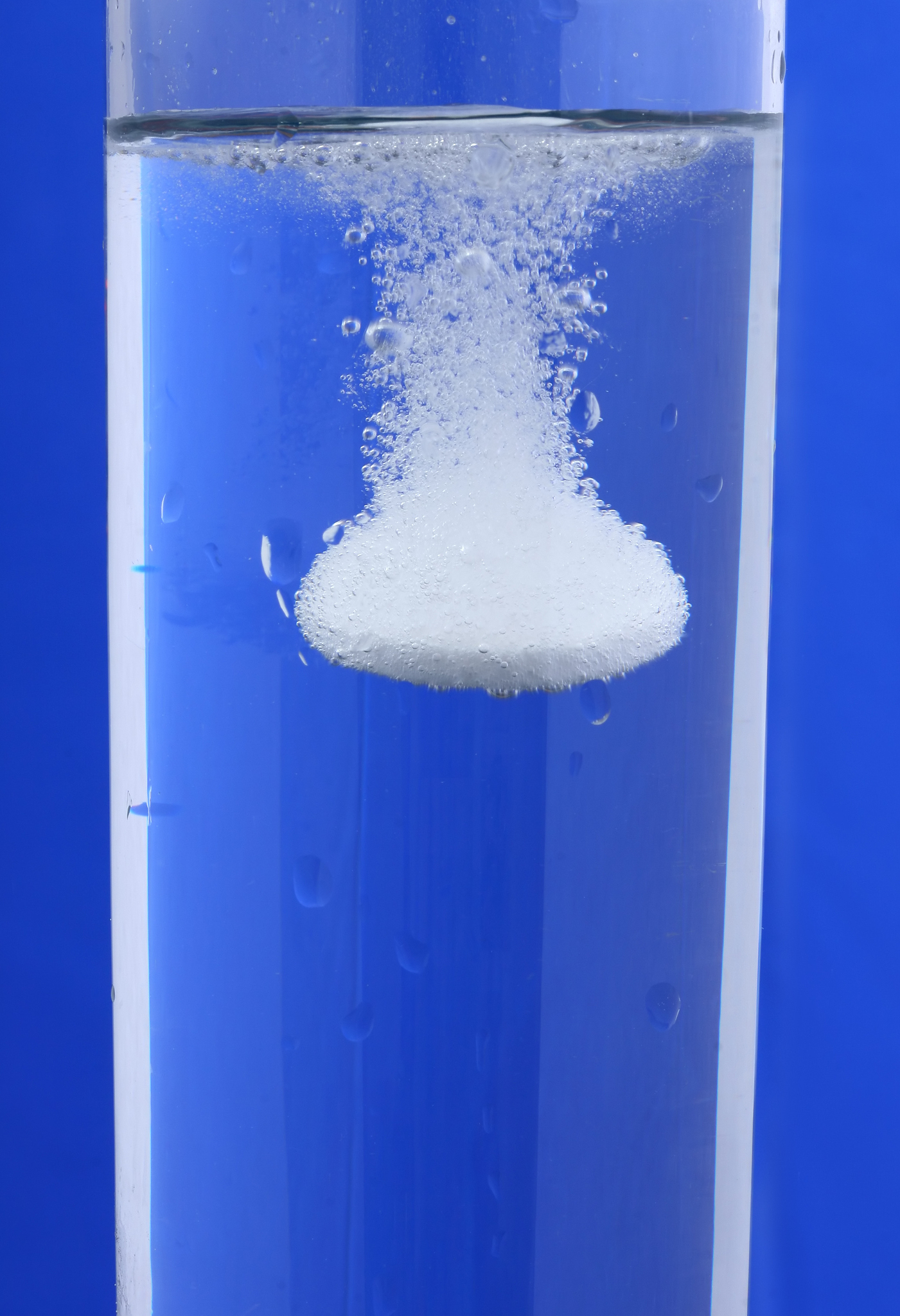 泡腾片与油和水的实验