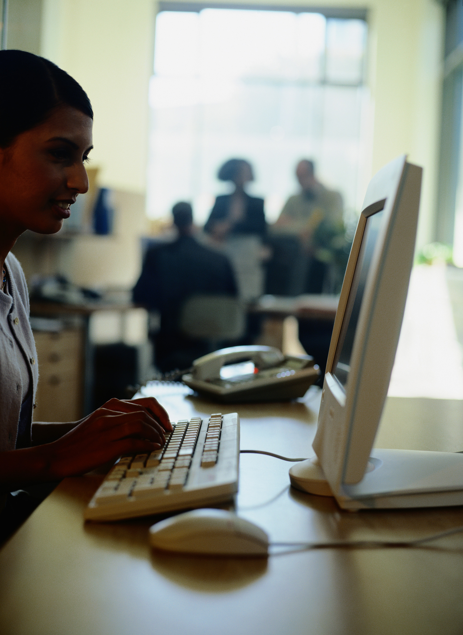 英语作文你是一家公司的主管即将面试一位计算机程序员。以下是您应该向潜在员工提出的一些问题。你对这些问题持什么态度？把每一个问题都变成一个句子的主题并用其中一个短语来修饰这个句子。 不重要 不影响。 无关的 涉及 保密的 告诉 需要考虑的事情 依靠 不值得考虑 保持 表明 影响 要求 实例 他叫什么名字？ 他的名字并不重要。 他的名字并不影响我的决定。 1他在哪里上学？ 2他的专业是什么？ 3他有好