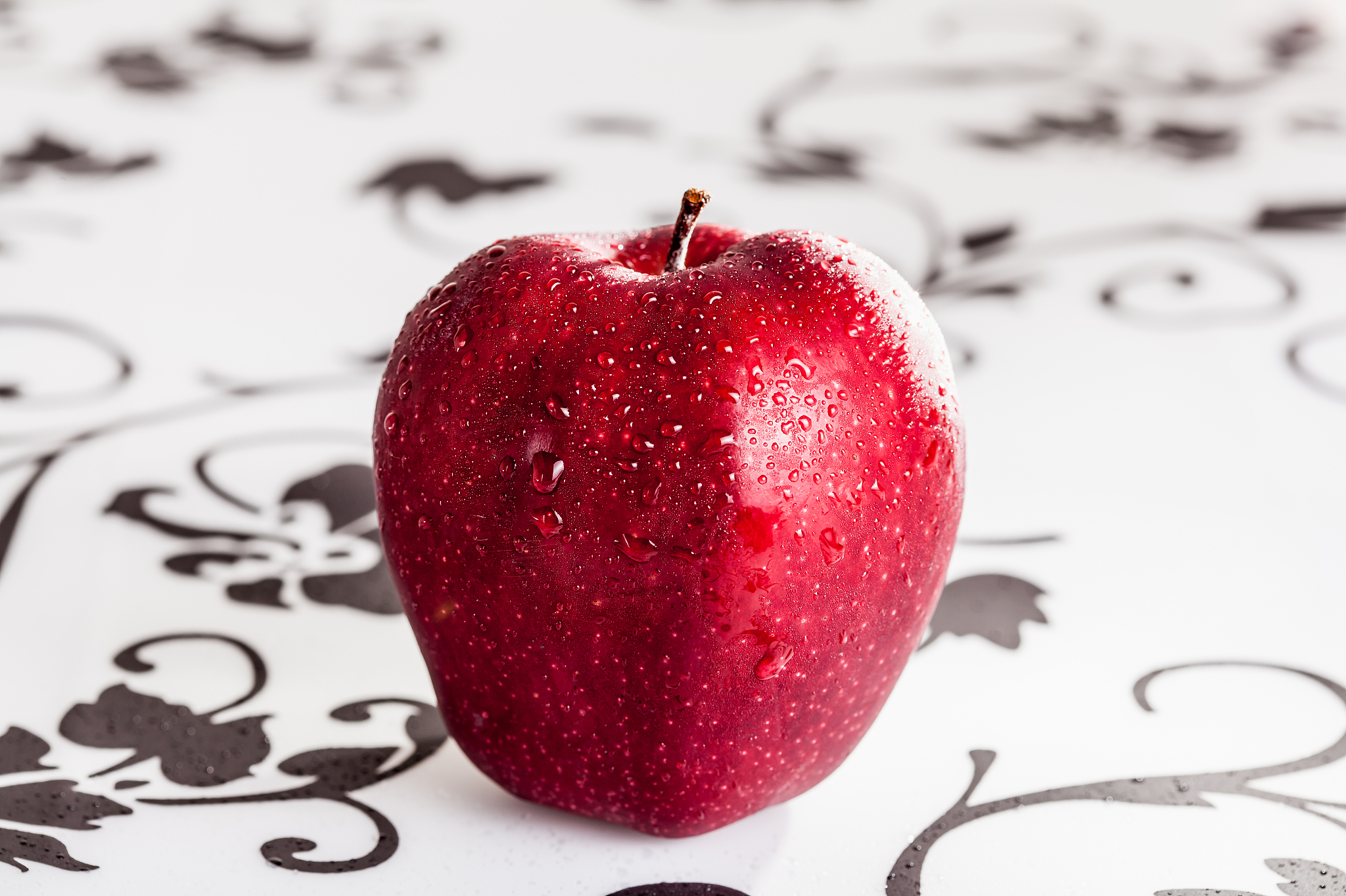 red apple