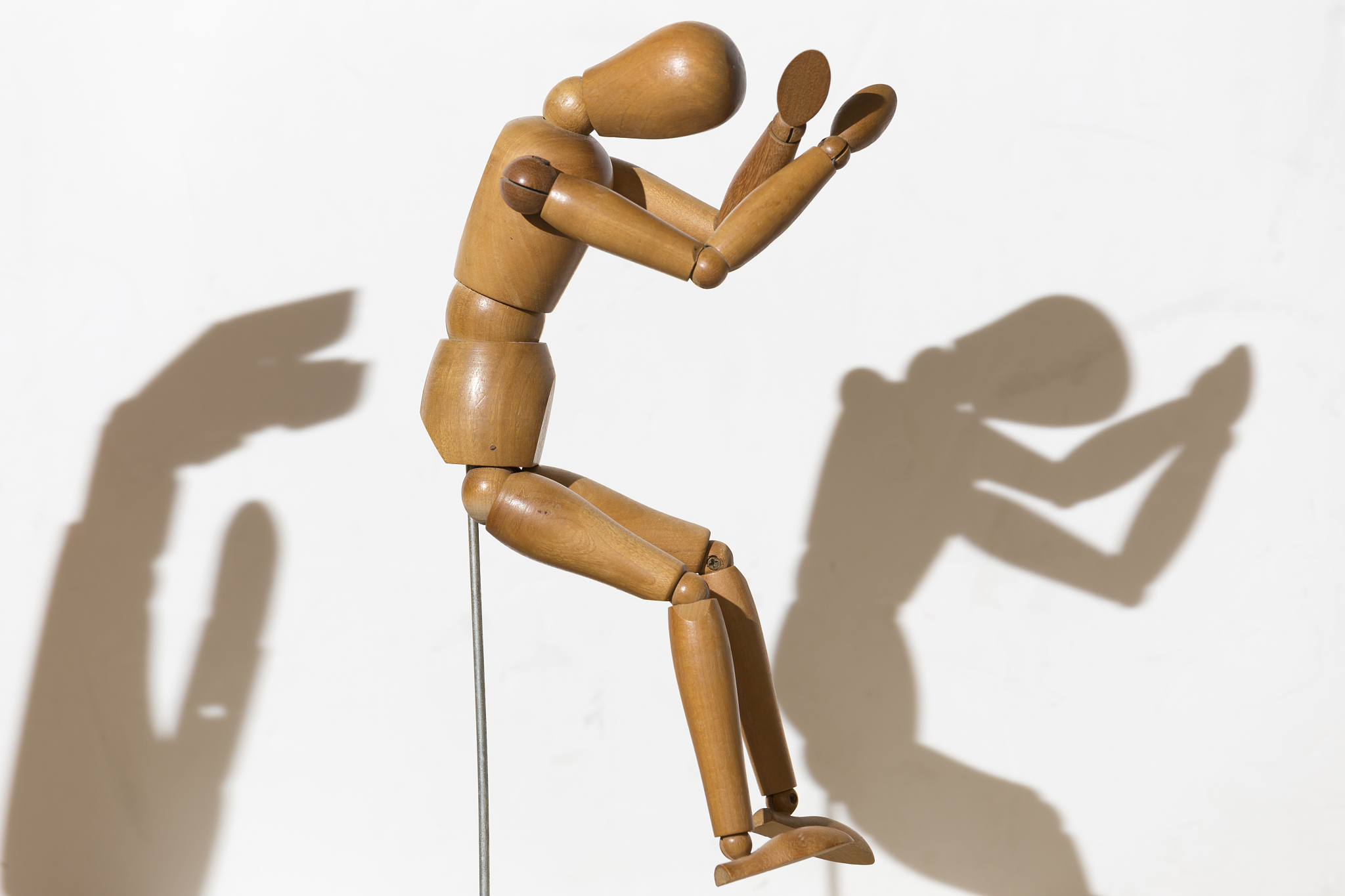 articulated doll that seems to jump in the air