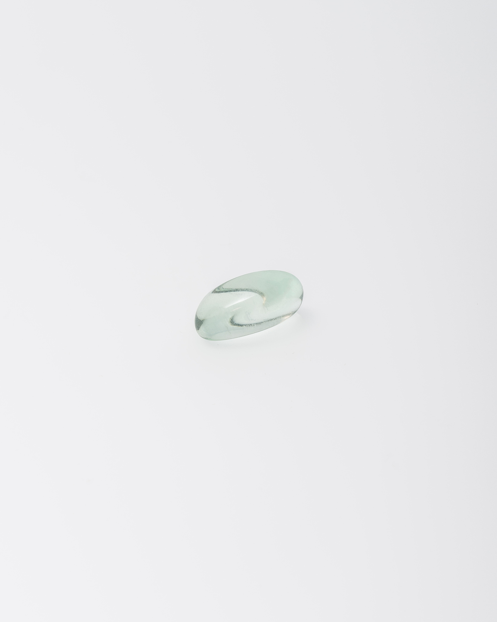 piece of <strong>r</strong>aw aquamarine