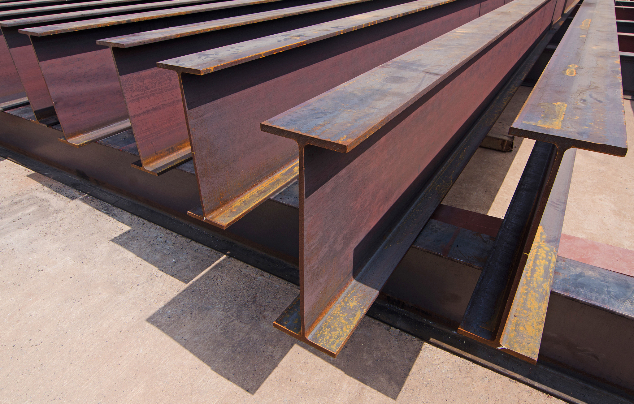 t形截面的梁两端受力偶矩