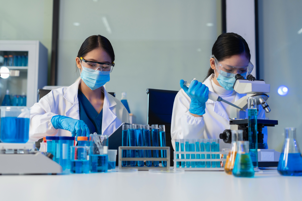 江西医学高等专科学校药学专业就业方向：从药物研究到医药信息