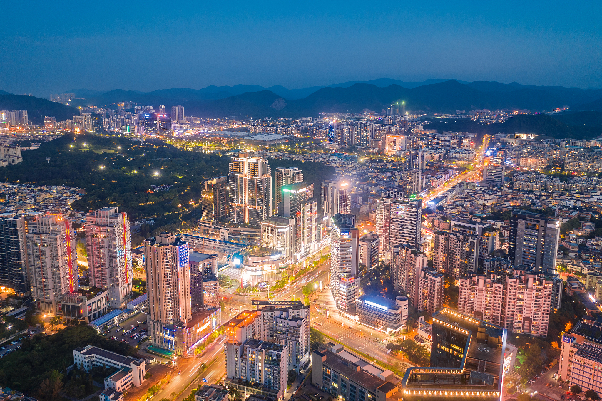 中山市紫马奔腾商圈cbd金融街夜景