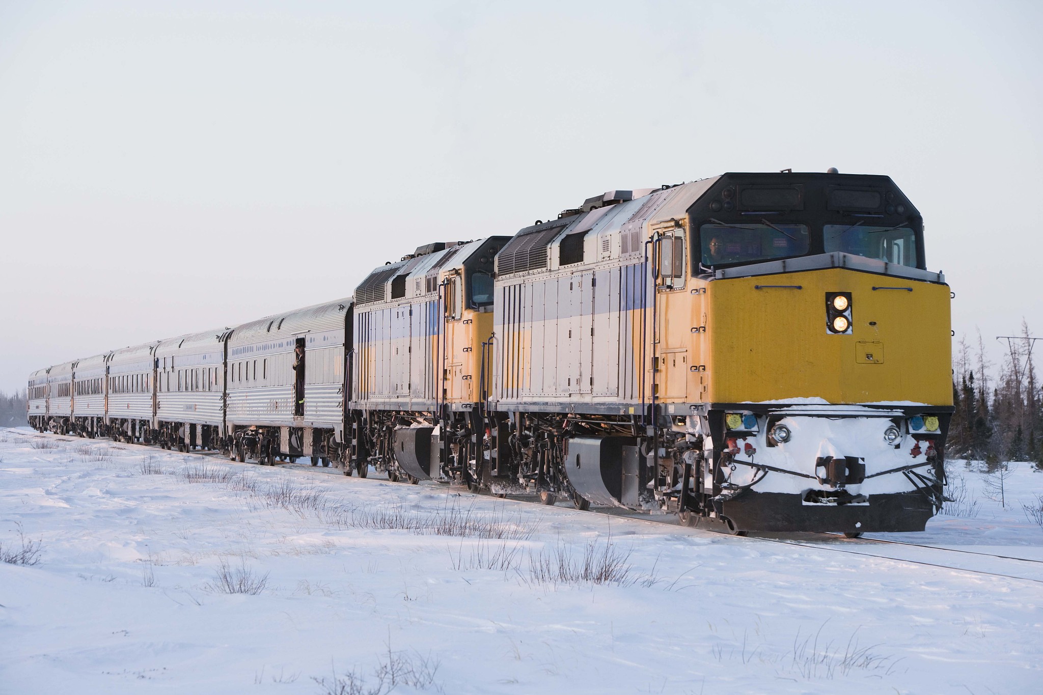 翻译冰雪环境下轨道车辆非线性动力学行为及安全性研究