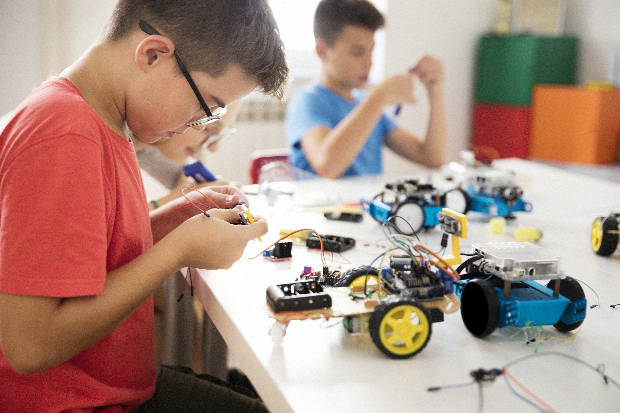 通过本研究我的三维建模能力得到了锻炼。我还学习了arduino程序的编写增加了自己的编程技能。通过一步步的设计、加工、制作丰富了自己的技能。请以此续写。