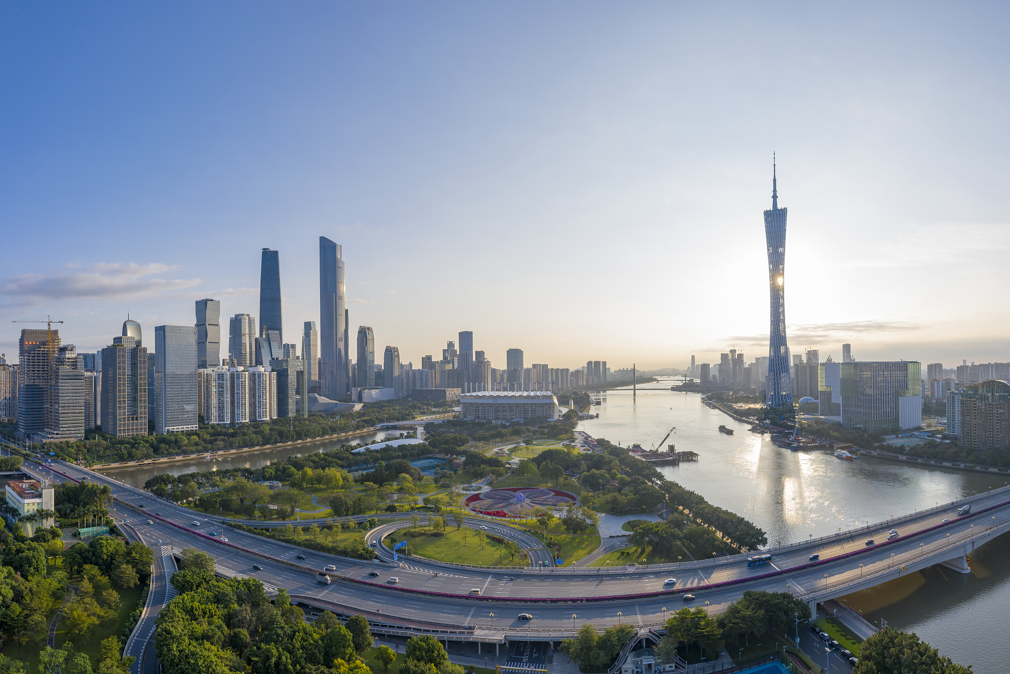 航拍中国广州城市天际线风光