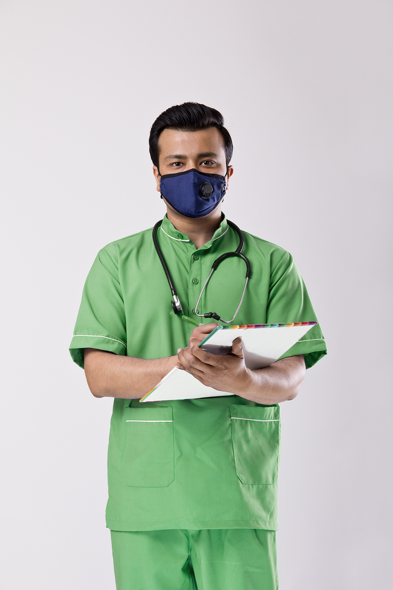 重庆大专男护士工资待遇 - 薪资、福利、工作压力分析