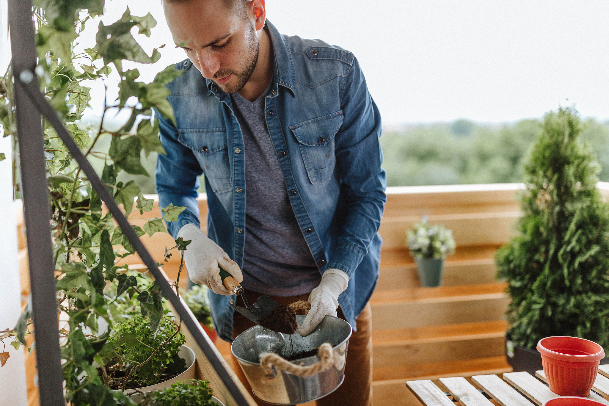 翻译
 This will enable the pot tender and operator to make visual contact.