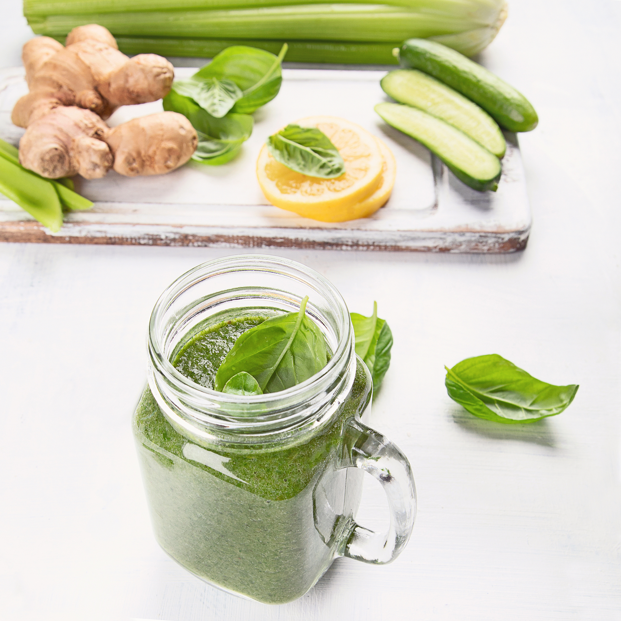 用以下内容帮我写一个新闻稿文案akg西兰花种子水提物【规格】【成分】【产品优势】【使用方法】【结尾】配料：山梨糖醇、明胶、甘油、水、西兰花种子水提物、鳄梨、雨生红球藻、酵母β-葡聚糖、N-乙酰神经氨酸、2-氧代戊二酸、纳豆、木瓜、沙棘、不老莓、蔓越莓、乳矿物盐茶叶茶氨酸、雪莲培养物