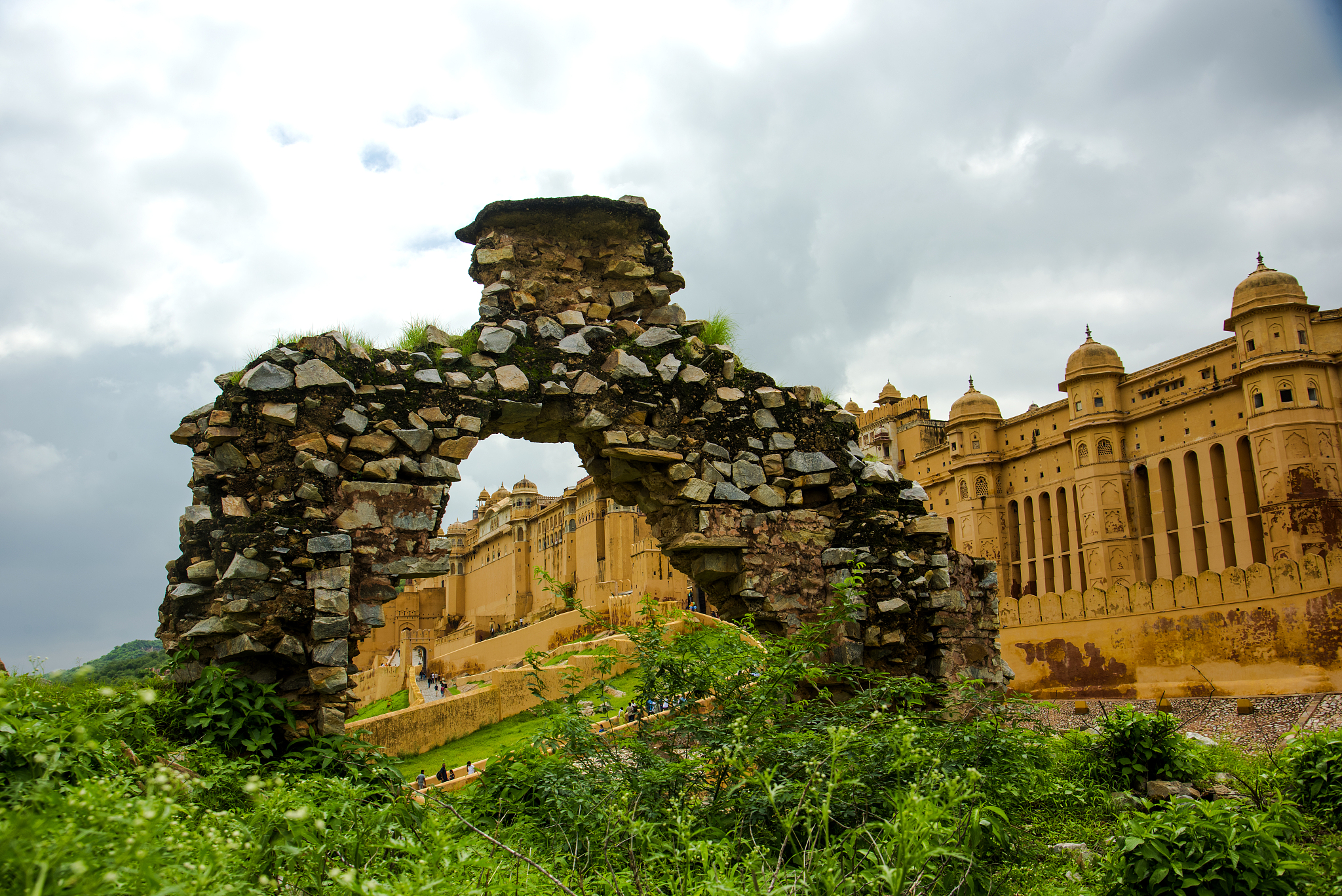 以‘自然遗迹保护管理文化产业项目’为主题写一篇两千字的论文 以‘自然遗迹保护管理文化产业项目’为主题写一篇两千字的论文