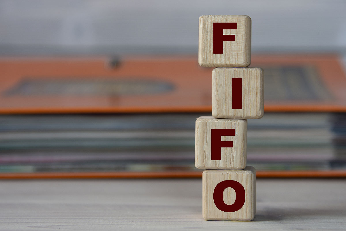 6关于FIFO信号下面说法不正确的是A FWFT模式中读数据在读使能之前生效B同步fo在读写端共用一个输入时钟C异步fo在读写端共用一个输入复位D写一个数需要2个写时钟写使能信号