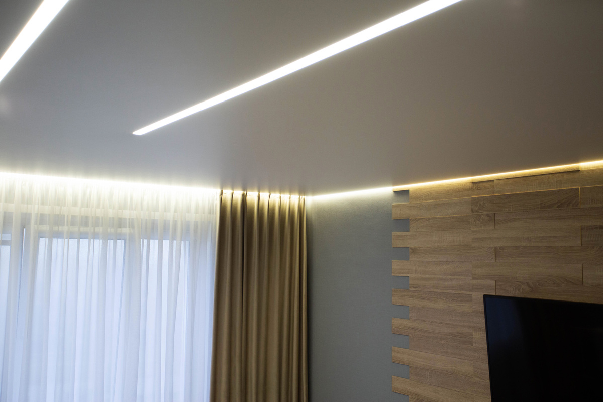 客厅只做双眼皮和线型灯要必哪些坑帮我用200字详细描述