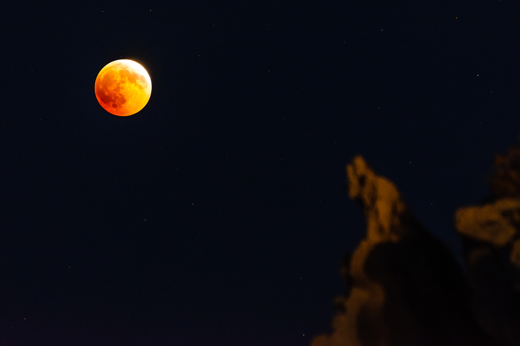 luna rossa.