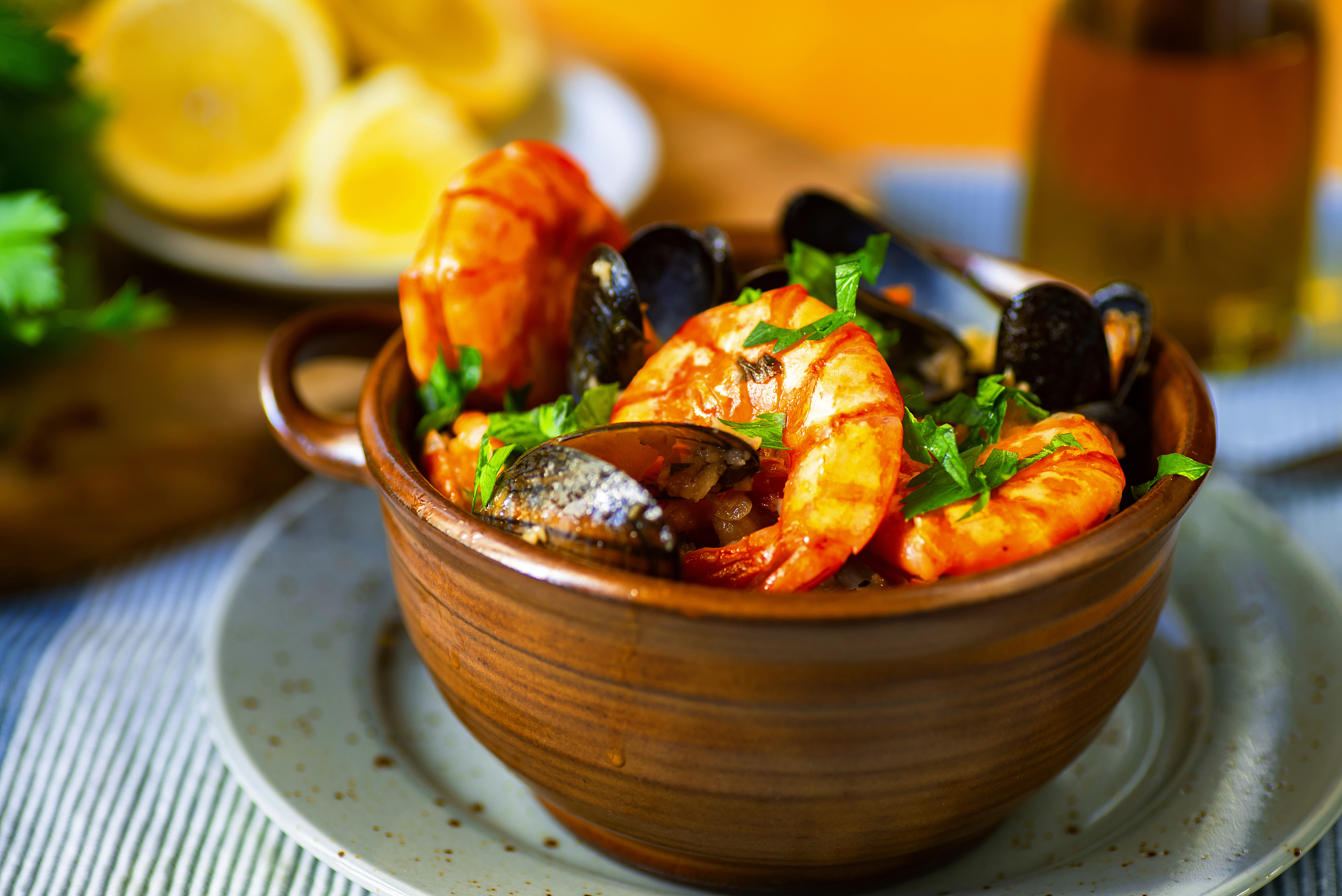 fried shrimps and mussels in ceramic bowl.