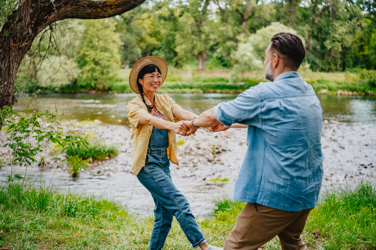 四位摯友的愛情故事：友誼與愛情交織的夏天