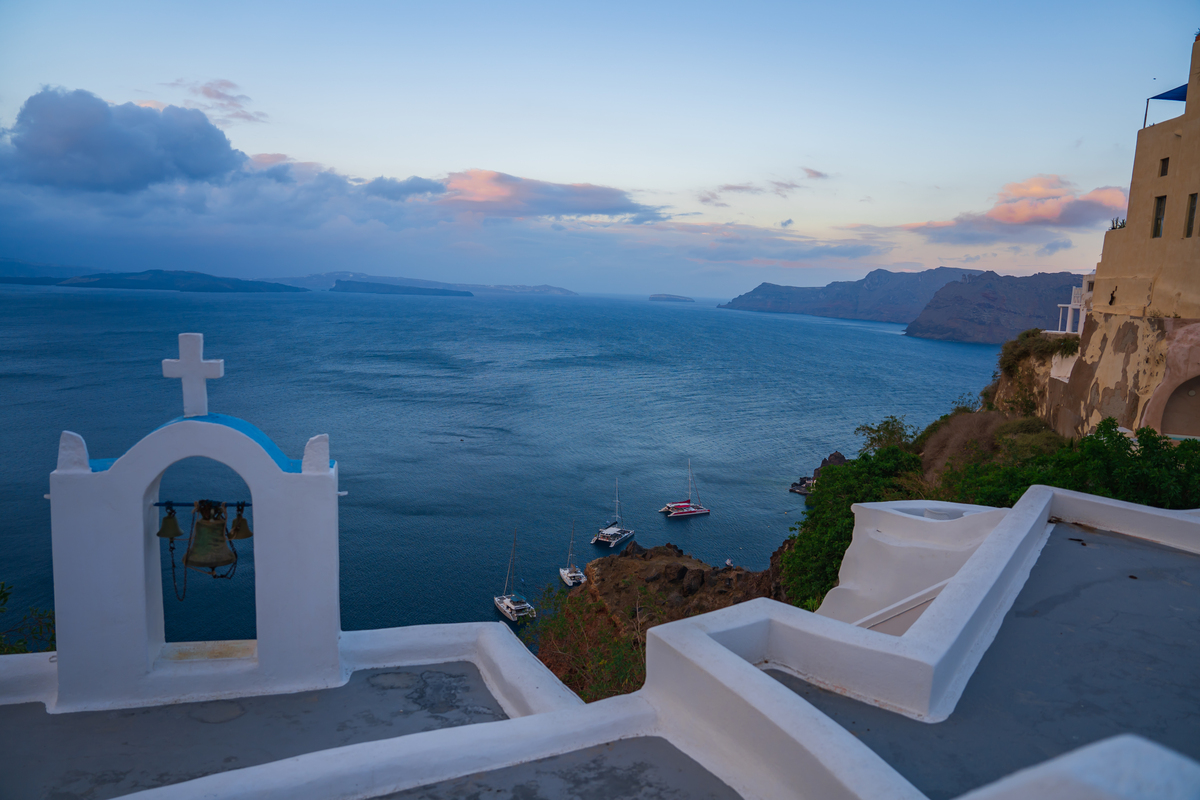 希腊是个全球知名旅游圣地2023年7月给你放10天假时间你定让你去看看文明古国的风光。或巴西、埃及如果暑假期间给你十天时间去旅行写一份简单的游客从南京出发去该地旅行的行程计划包括可能的景点游览天数酒店预订计划交通方案。如有可能做一个简单的预算大概需要多少钱。