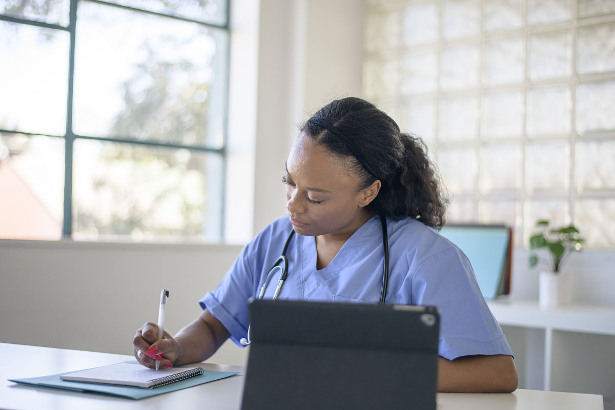 成都卫校高级护理专业就业前景好不好？