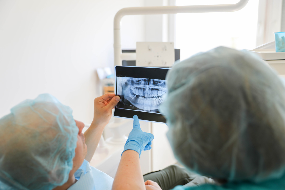 初中毕业学牙医：2023最新指南及相关职业选择