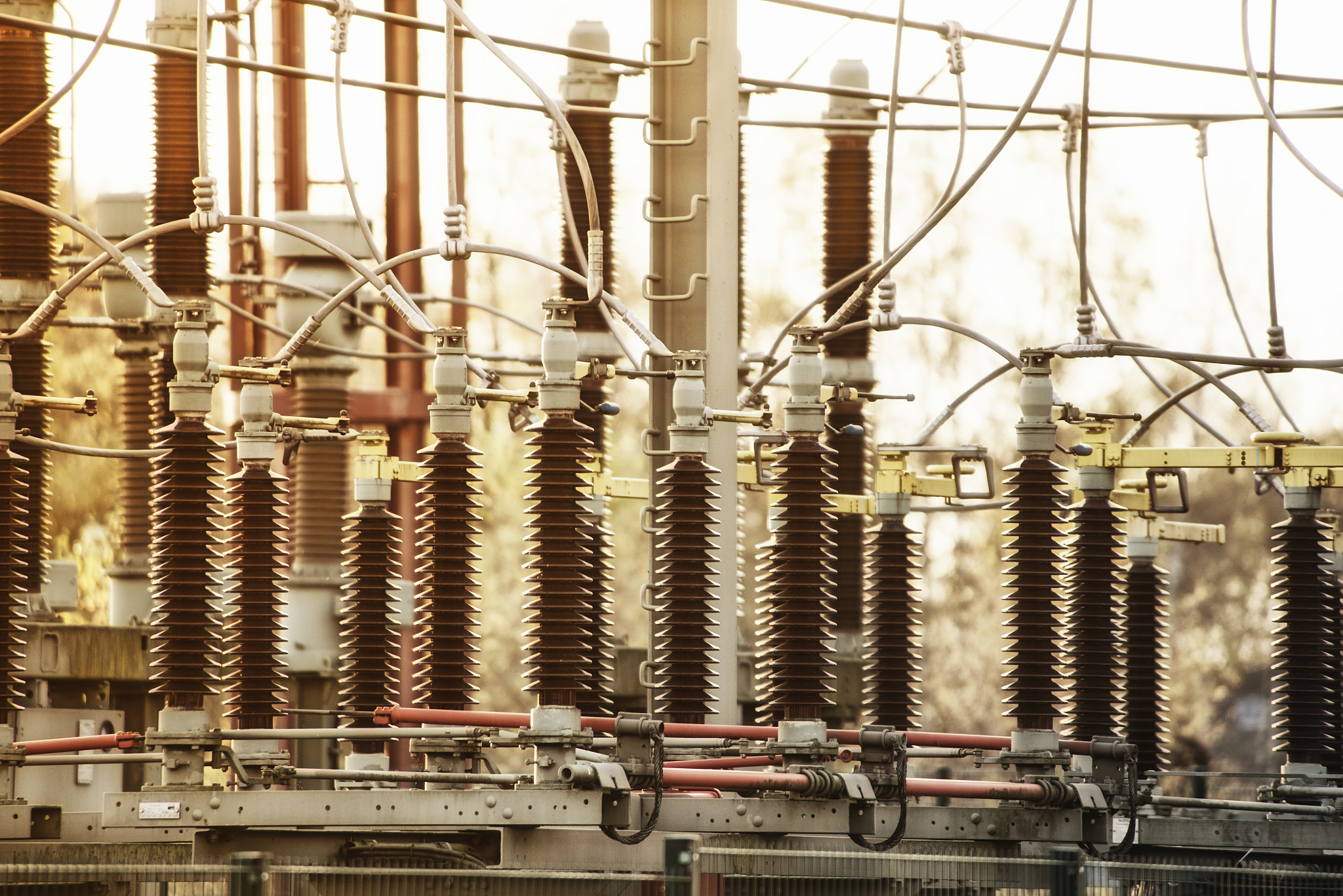 中压元器件种类及功能详解