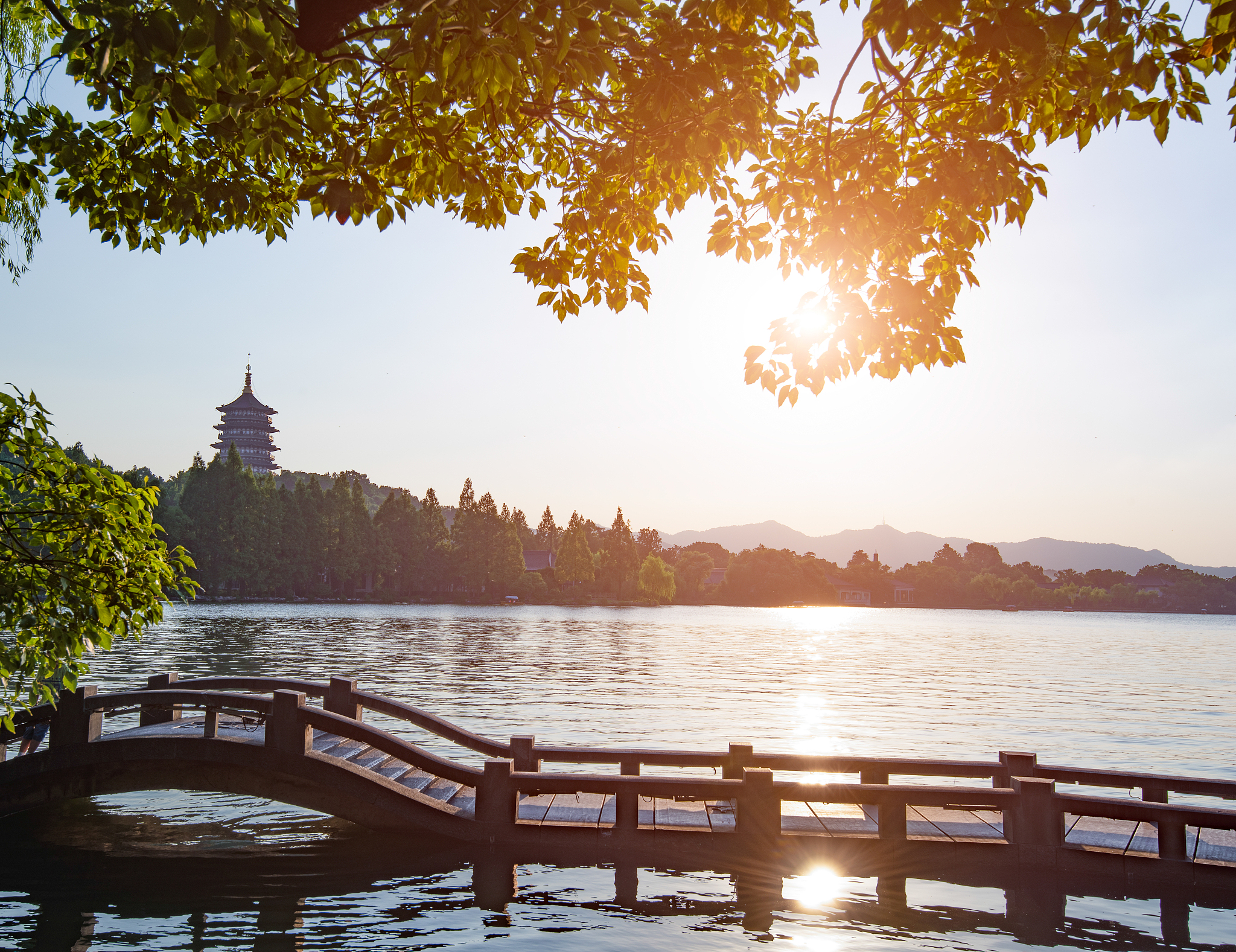 杭州西湖旅游评价：美景、景点、环境，游客一致好评！