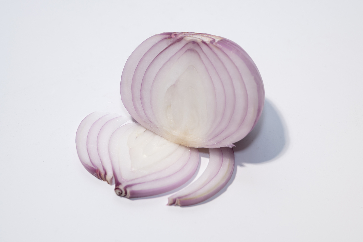 炒洋葱的健康益处：保护心血管、抗炎、预防癌症等