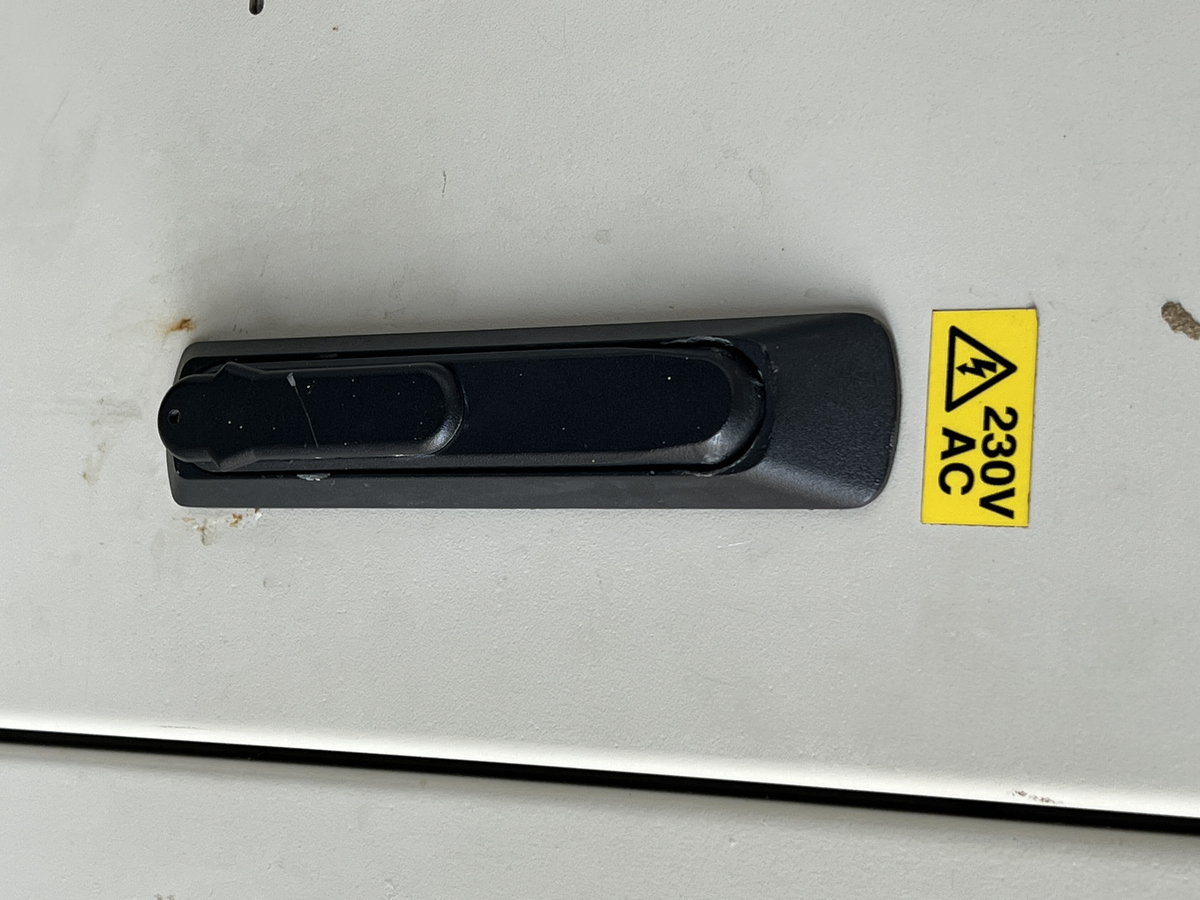 WDCDA2DBOFA470502的尾门撑杆OE号