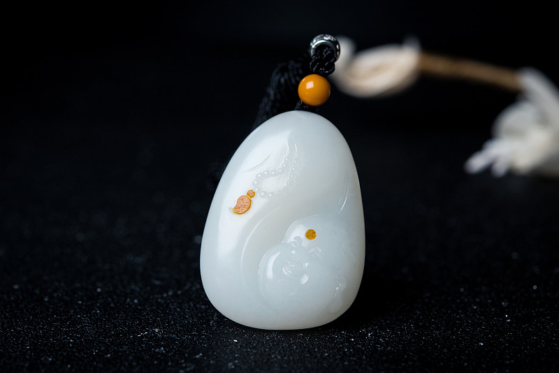 和田玉白玉弥勒佛小挂件：招财纳福，提升气场！