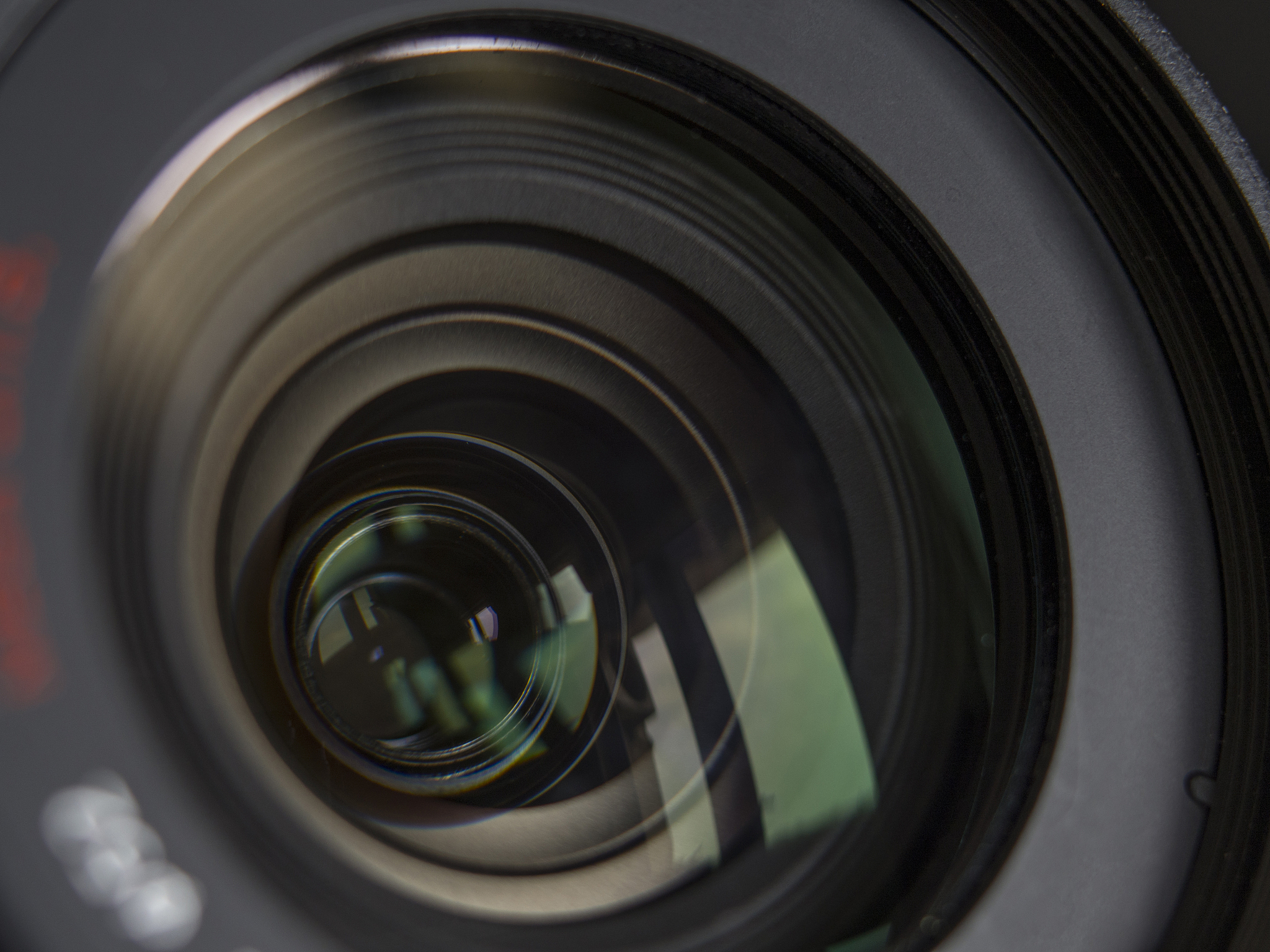 推荐几款二手价格2000元到3000元锐度较高的全画幅相机镜头