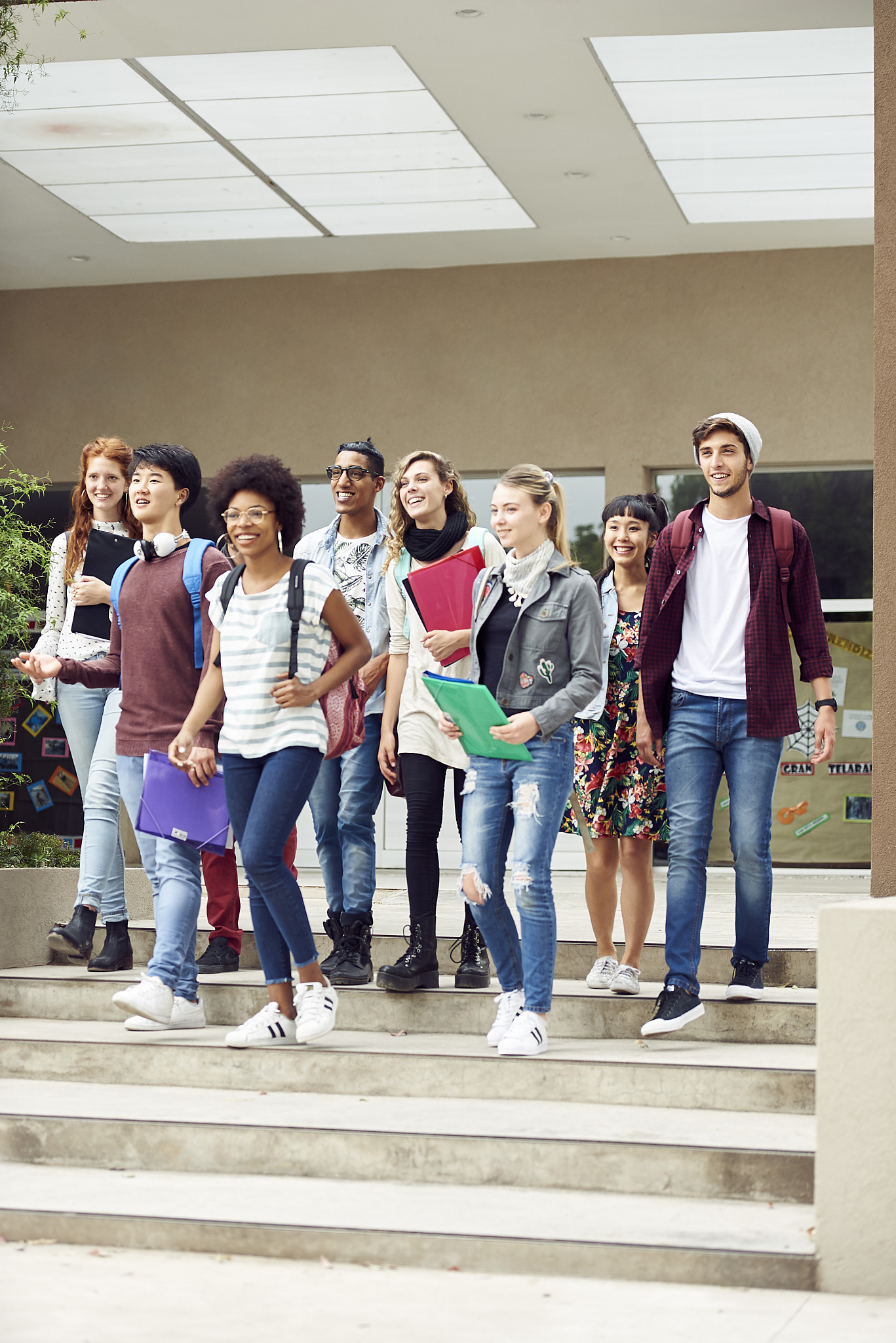 你要写一篇关于校园爱情的短文。 1你必须写一篇不少于120字的文章。 2你必须清楚地陈述你的观点。3你必须通过给予善意来支持你的观点逻辑上的原因。英文