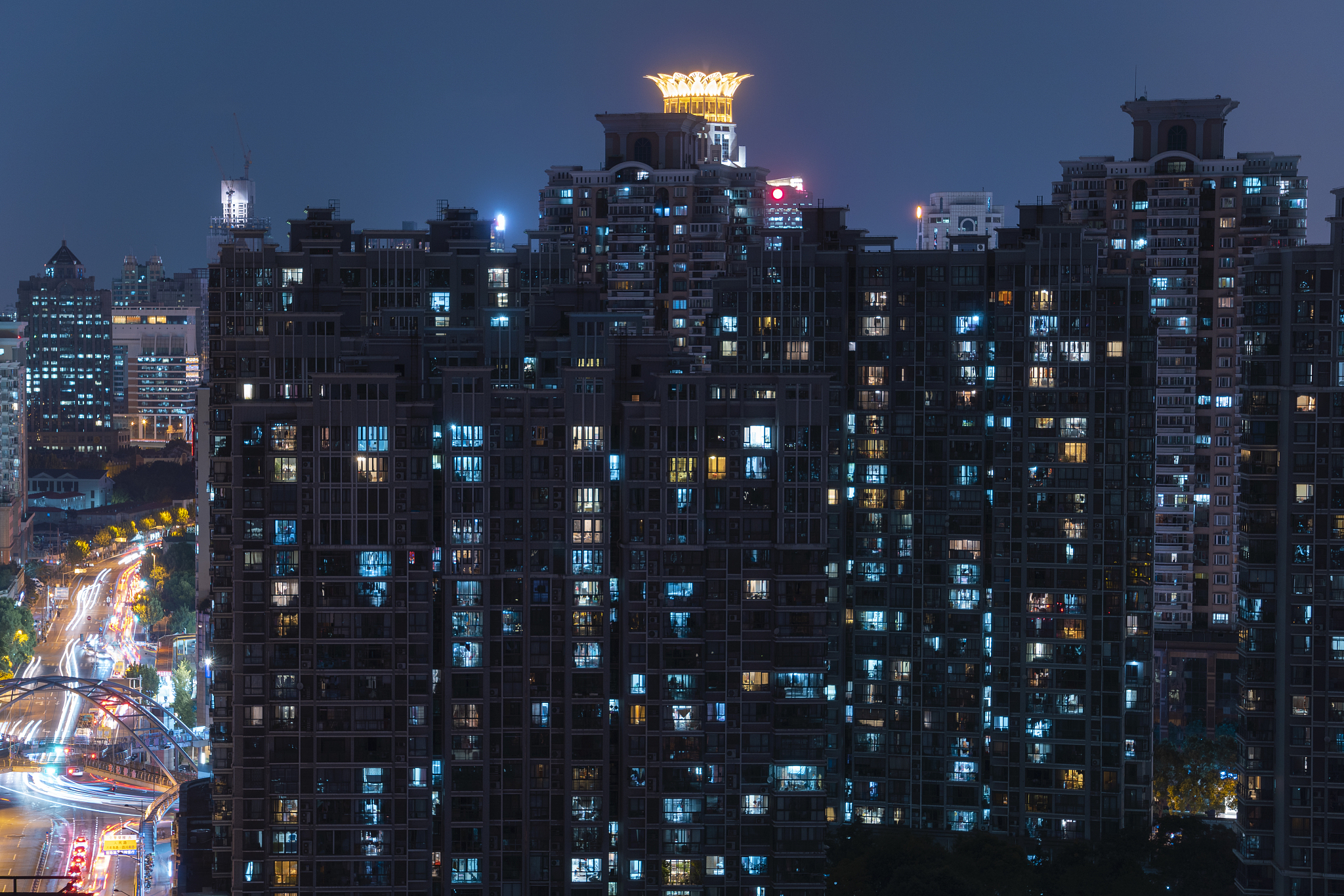 2020年8月初晚上城市灯光是几点开的