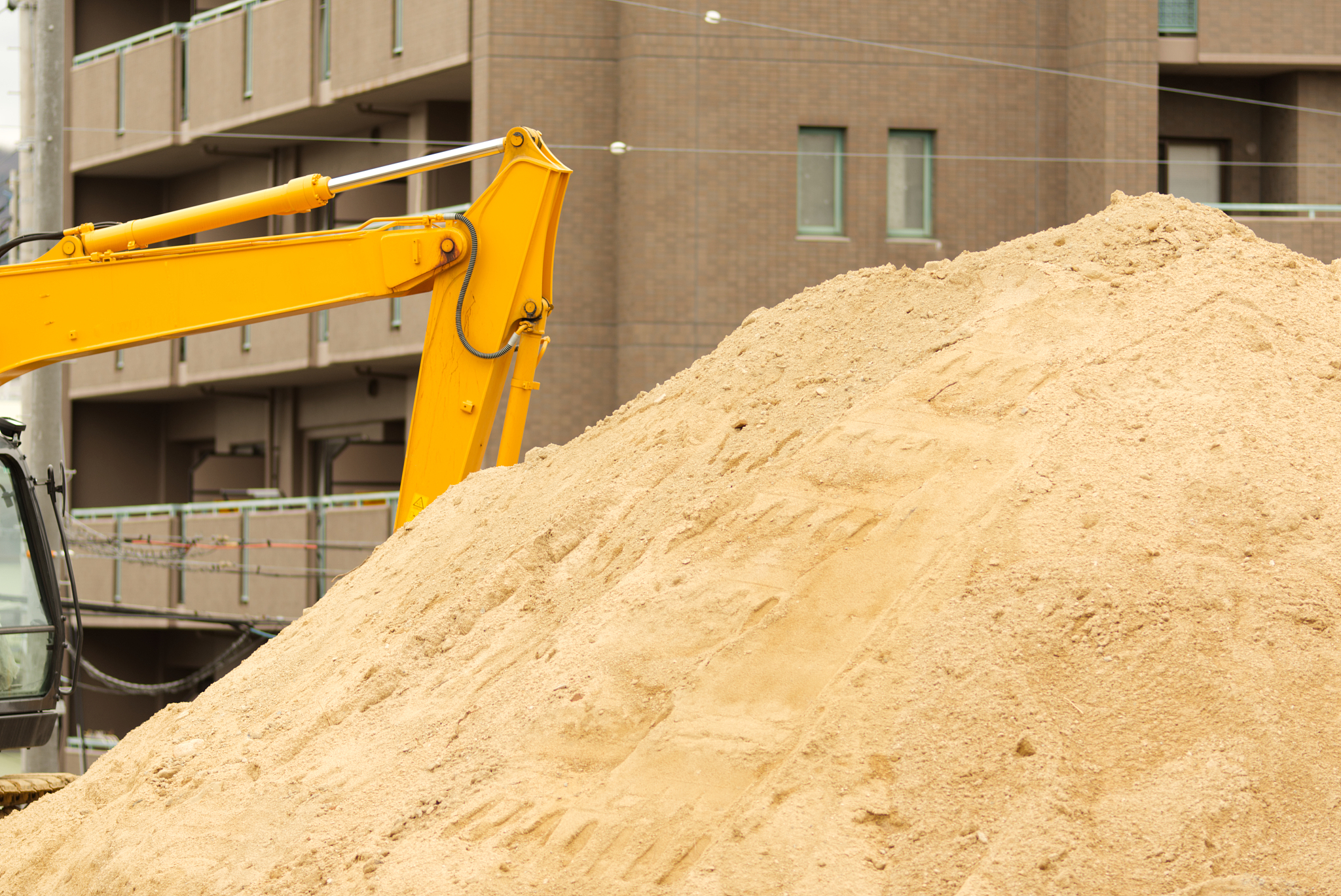 斜坡怎么运沙子材料好办法帮我用230字详细描述