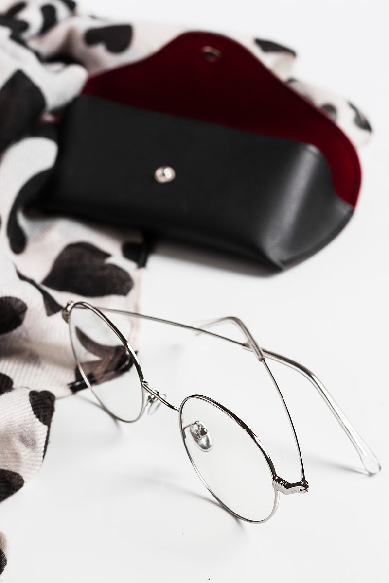 Moncler进军眼镜市场，推出首个眼镜系列Moncler Lunettes