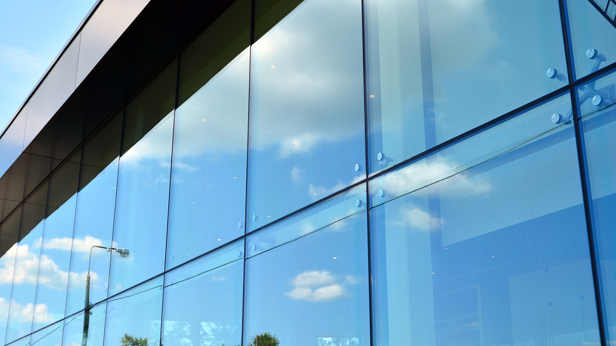 facade texture of a glass mirrored office building.