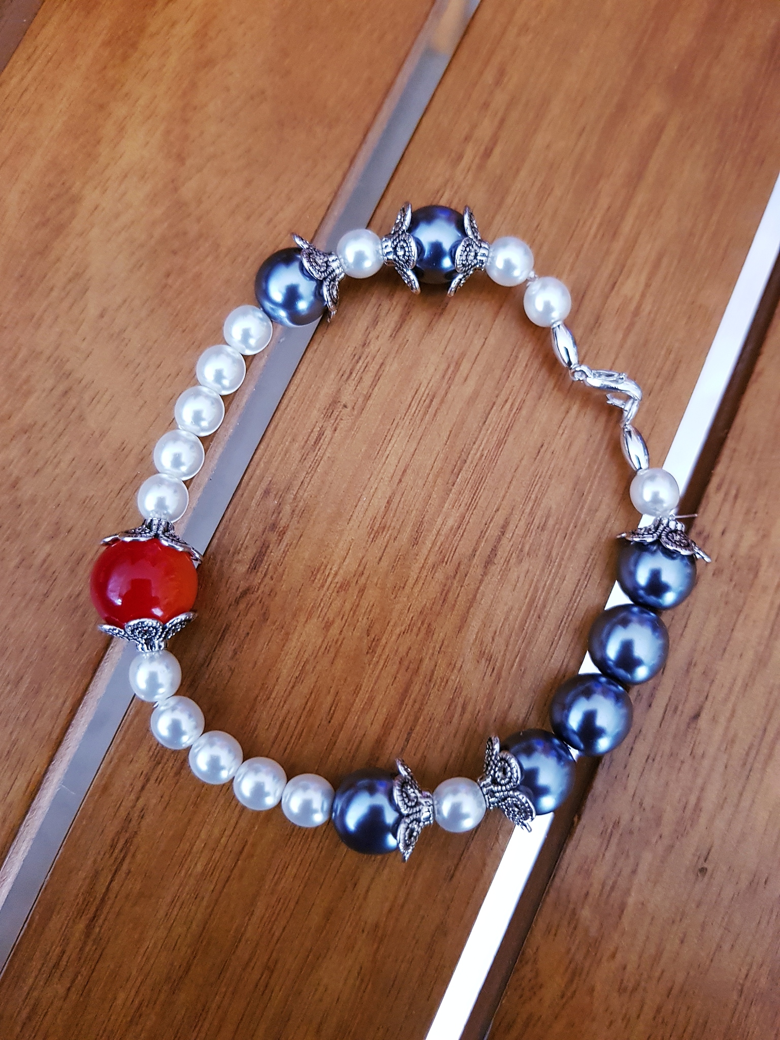 帮忙给紫色混灰色的水晶手链取一个名字要求四个字以内有诗意