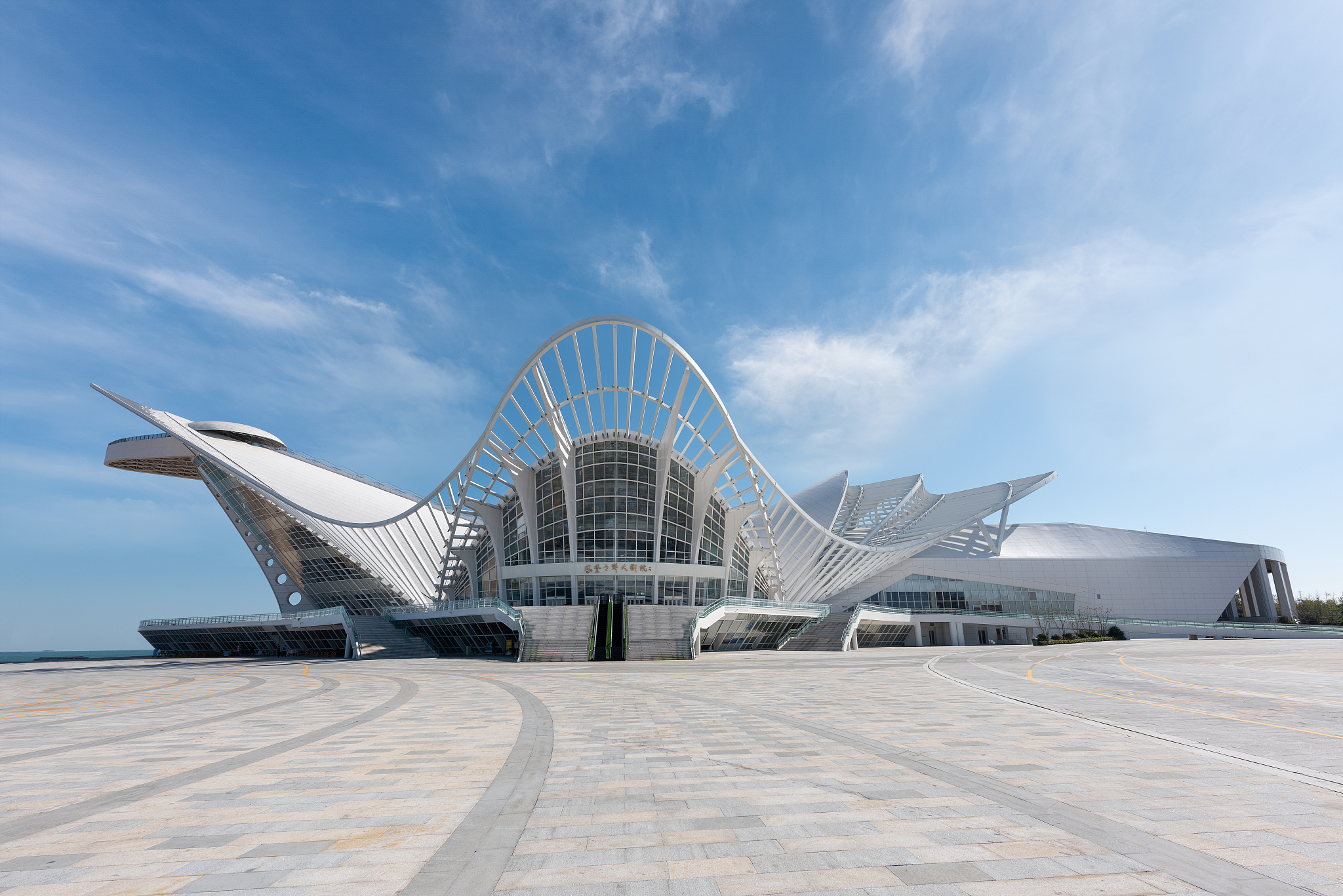 山东旅游攻略：风筝之都潍坊、青岛五四广场、济南趵突泉、菏泽大剧院