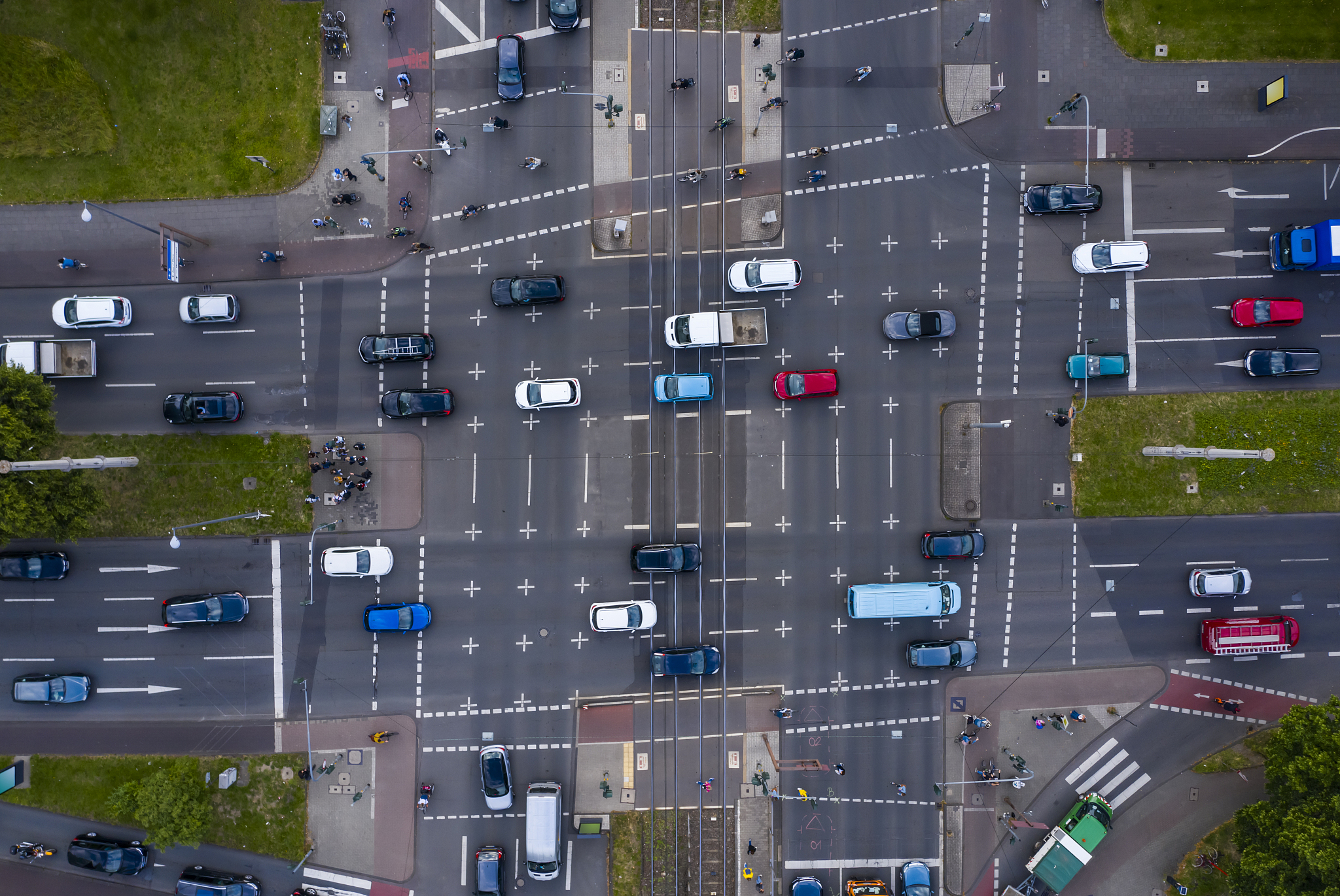 城市交通拥堵解决方案：从公共交通优化到智能管理