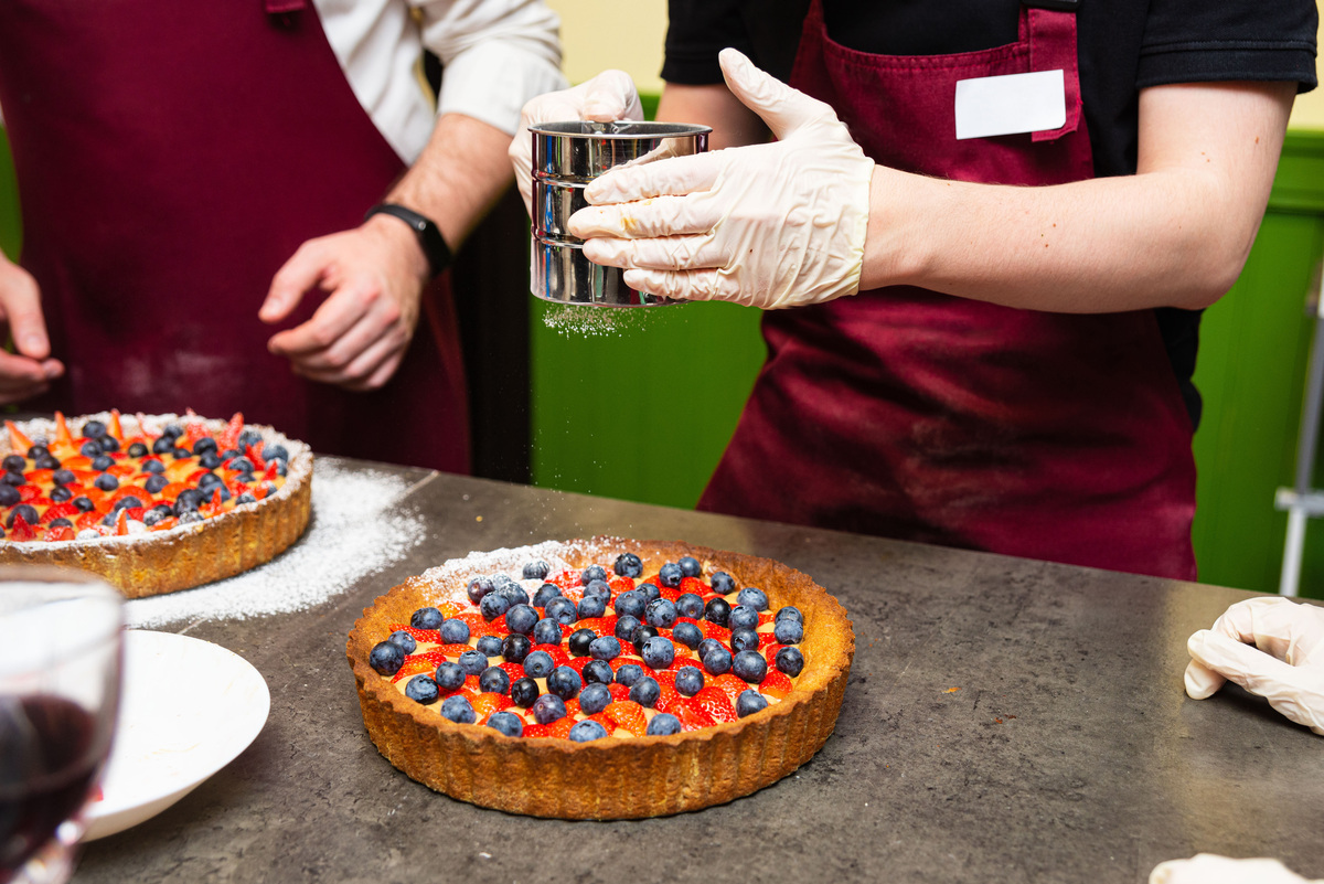 西餐制作与调酒技术专业就业前景广阔，未来发展潜力巨大