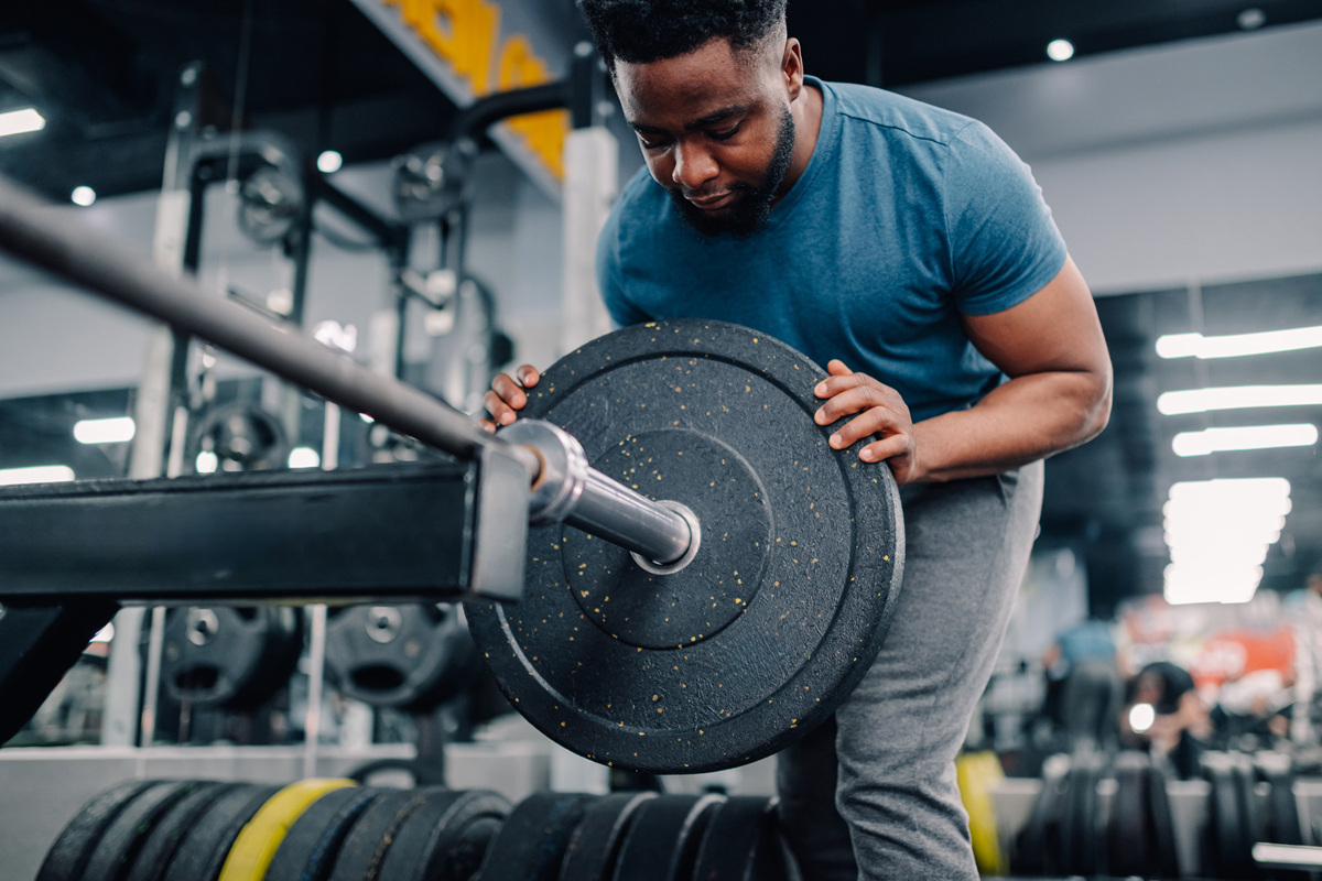 杠铃深蹲320kg，什么水平？