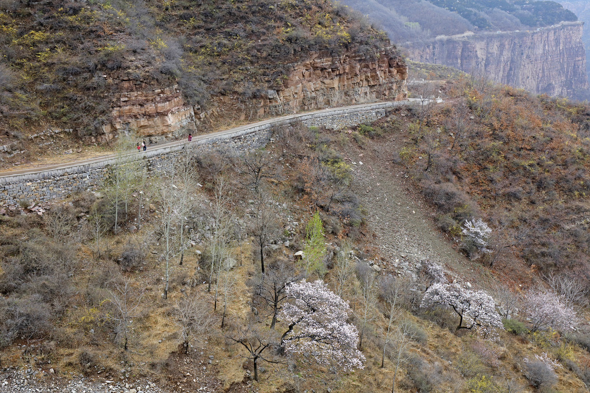 kunshan wall highway, shanxi, lingchuan, china