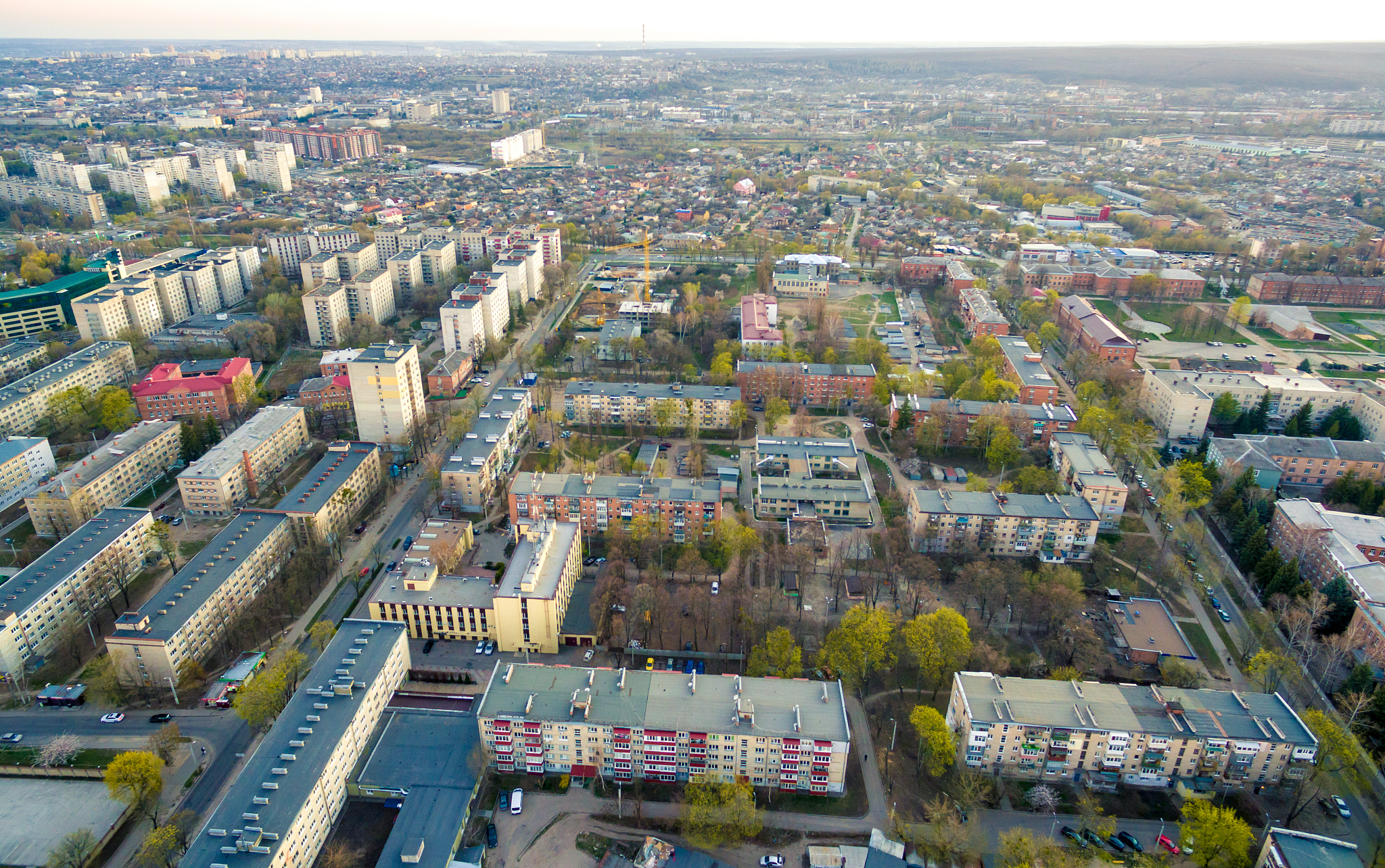 成都高铁学校专业项目领域：交通运输、建筑、电子信息等