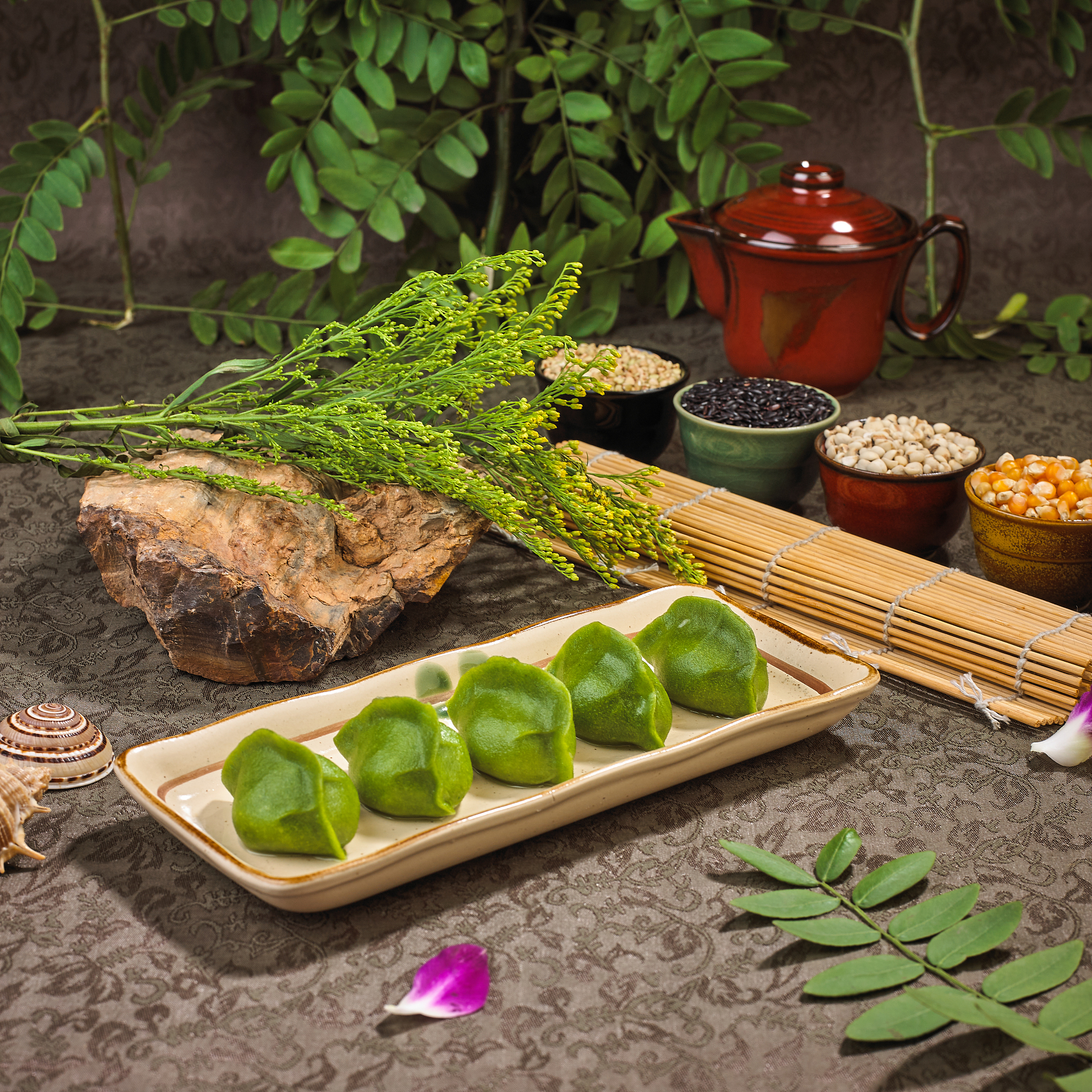 问什么用竹子、石头、橘子皮等自然材料烹饪