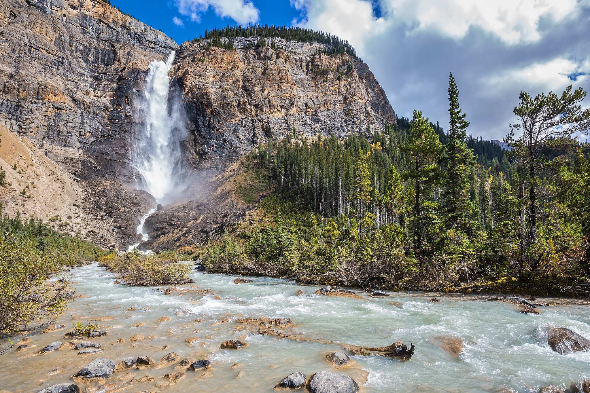 akka的broadcasthub，可以用来实现Akka的Sink.fromPublisher吗？