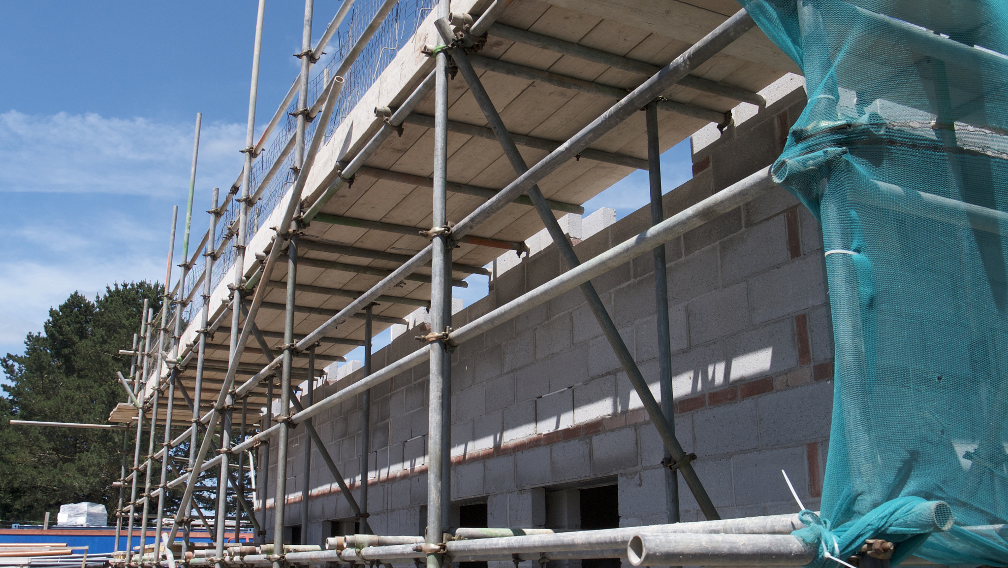 写一篇不少于500词的使用钢结构仓库优势的文章