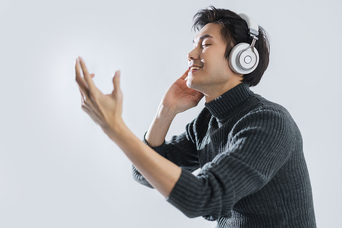 坚持梦想，一路向前 - 中文流行歌曲